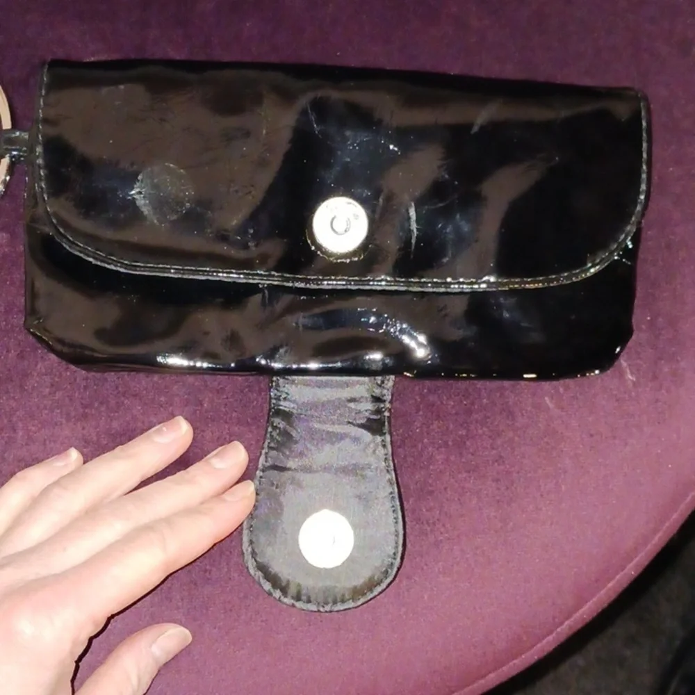 Black clutch